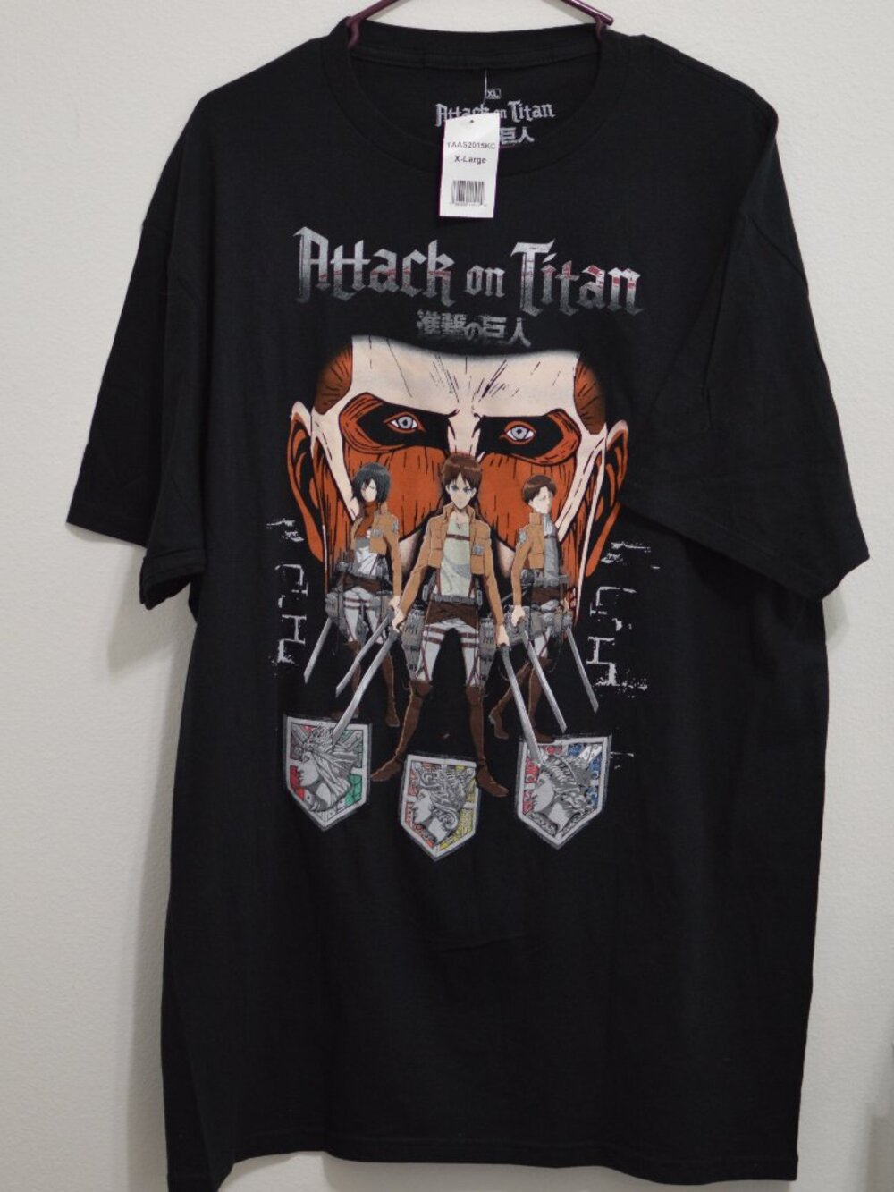 Attack On Titan Size XL Black Short Sleeve Graphic Tee